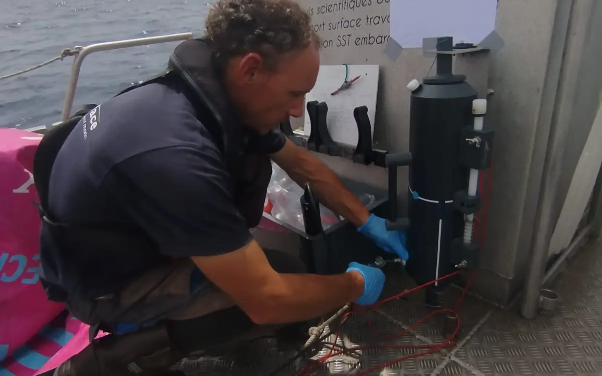 Porte-Niskin pour faciliter le sous-tirage à bord